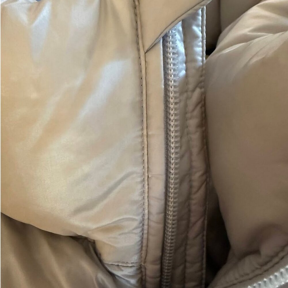 Uniqlo Ultra Light Weight Ultra Warm Down Puffer - Picture 8 of 12